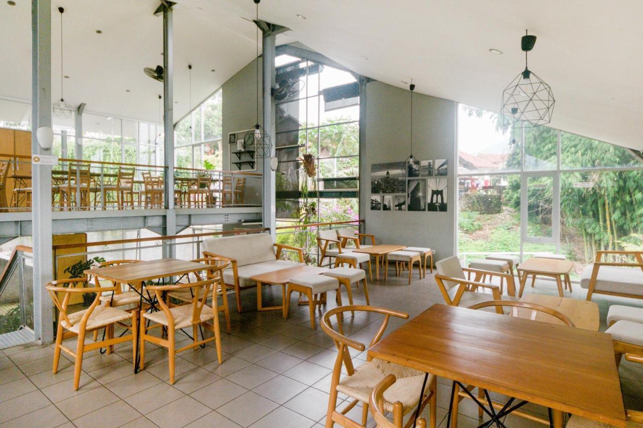 Oyo Life 3204 Beverly Park Bandung Buitenkant foto